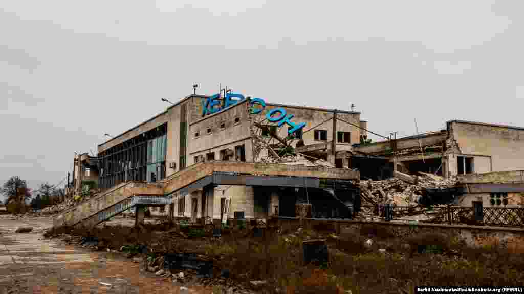A section of the airport in Kherson. Serhii Nuzhnenko, a photographer with RFE/RL’s Ukrainian Service who shot the photos in this gallery, entered the Kherson region on November 13. 