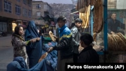 زنان و کودکان در افغانستان بیشتر از وقت دیگر محتاج کمک های خیریه شده اند.