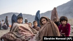 تعدادی از اطفال مهاجر برگشته از پاکستان