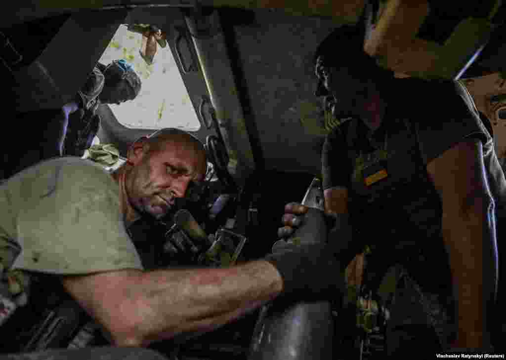 Ukrainian soldiers load 155-mm shells into a M109 self-propelled howitzer. The defenses have been dubbed "Surovikin lines," named after Russian General Sergei Surovikin, who briefly commanded Moscow's forces that invaded Ukraine until he was demoted in January.