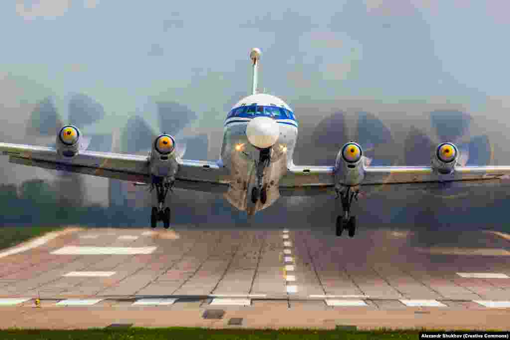 An Il-22 air control aircraft taking off from a Moscow airfield in May 2016. Kyiv also claimed to have "destroyed" an Il-22 on the same night the A-50 went down. Photos later emerged showing the Il-22 had apparently survived an emergency landing with a tail heavily damaged by shrapnel. 