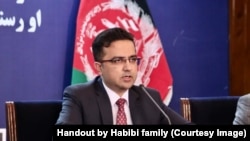 محمود شاه حبیبی رئیس پیشین اداره هوانوردی ملکی افغانستان که توسط طالبان به تهام دست داشتن در حمله به ایمن الظواهری در کابل بازداشت شده است.