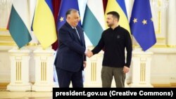 د اوکرایین ولسمشر ولادیمیر زلنسکي او د هنګري صدارعظم ویکتور اوربان
