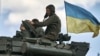 Українські бійці на танку біля Бахмуту на Донеччині, 12 травня 2023 року