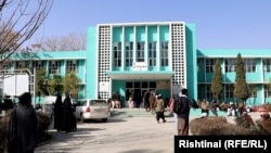 شفاخانه حوزوی میروس در ولایت قندهار که بر اساس آنچه مسوولین شفاخانه می گویند٬ صلیب سرخ روند ارسال کمک های طبی را به این شفاخانه نیز متوقف ساخته است