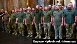 Військові капелани, які завершили курси підвищення кваліфікації з питань капеланства Збройних сил України, під час урочистого випуску в Софії Київській. Київ, 23 червня 2023 року