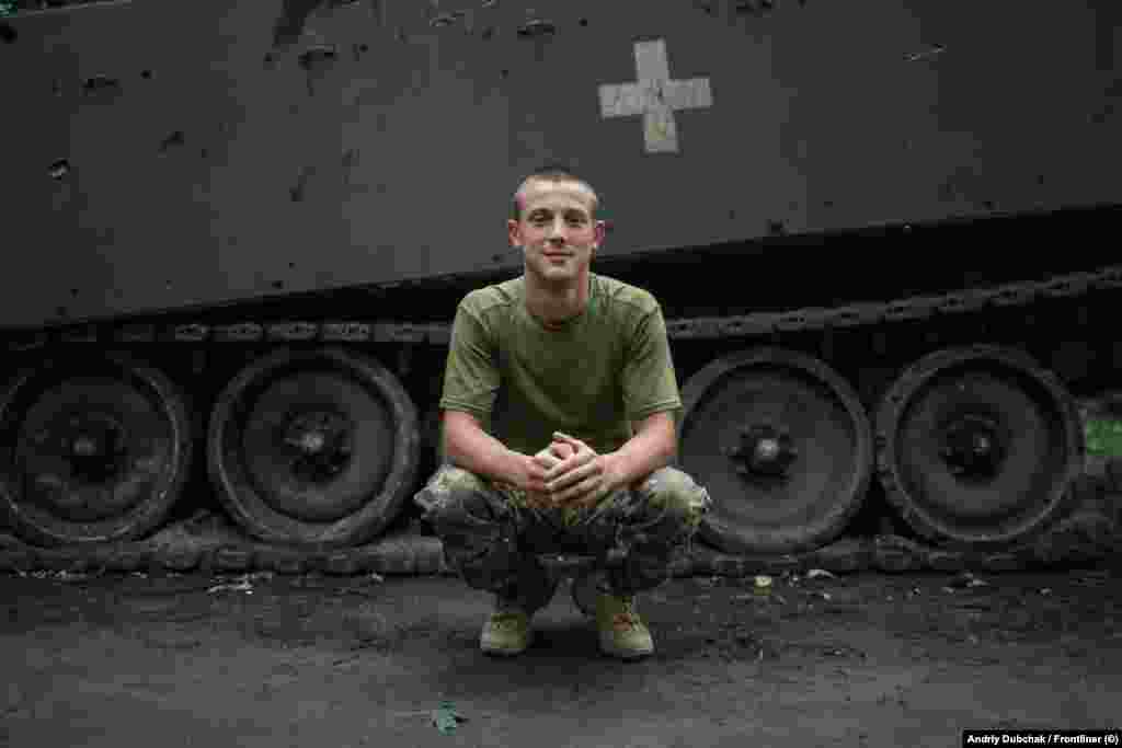 «Я пил и набрал много долгов. Теперь я очень сожалею об этом», — говорит новобранец с позывным «Ян», попавший в тюрьму по приговору, признавшему его виновным в причинении телесных повреждений другому человеку