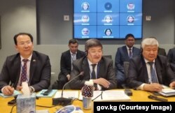 Делегация КР во главе с Акылбеком Жапаровм на встрече с Антонеллой Бассани.