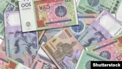 The Uzbek som has depreciated nearly 15 percent since the beginning of Russia's full-scale invasion of Ukraine.