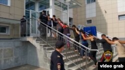 Один из рейдов по выявлению нелегальных мигрантов, иллюстративное фото