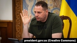 Андрій Єрмак каже, що «дуже важливим є сигнал того, що світові лідери дійсно можуть вирішувати такі важкі і важливі питання, як припинення війни, як пошук справедливого миру, без участі РФ»