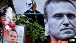 Стихійний меморіал на честь Олексія Навального в Німеччині, ілюстративне фото