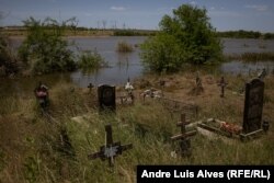 The partly flooded cemetery in Odradokamyanka in the Kherson region.