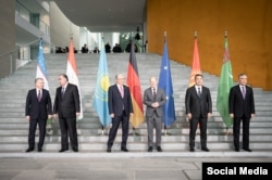 German Chancellor Olaf Scholz (third from right) meets with the five Central Asian presidents in Berlin on September 29.