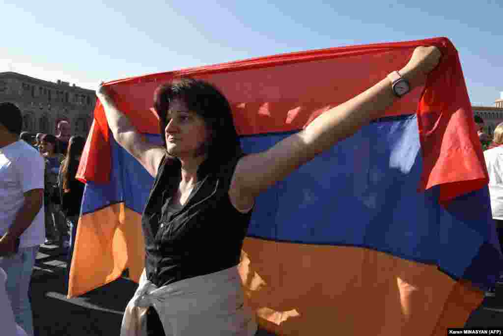 Armenians in Yerevan protest to urge the government to respond to the Azerbaijani military operation. After weeks of bloody skirmishes and one day after an aid shipment was finally allowed into the area, Azerbaijan launched the major escalation on September 19 with the breakaway region already teetering on the brink of a humanitarian crisis after being essentially blockaded for more than eight months despite international calls for Baku to allow food and other shipments.