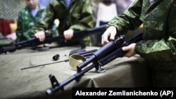 Дітей в окупації записують у кадети (фото ілюстративне)