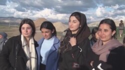 د داعش له ولکې خوشې کړل شوې يزيدۍ نجونې د بند کیسې کوي