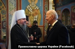 Президент США Джо Байден і глава ПЦУ, митрополит Київський і всієї України Епіфаній у Михайлівському Золотоверхому соборі. Київ, 20 лютого 2023 року