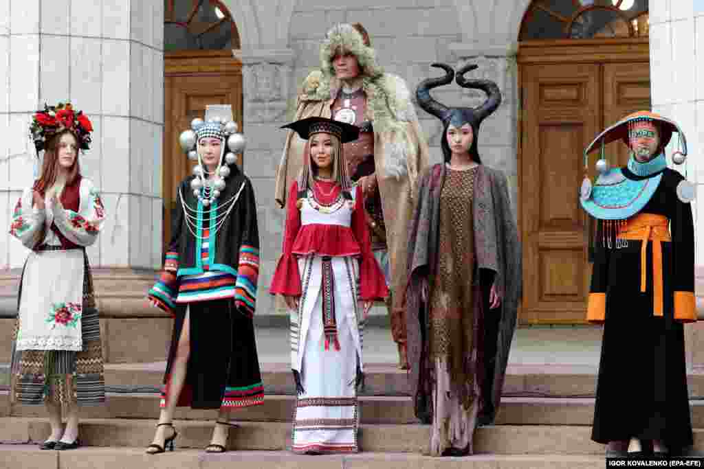 World Nomad Fashion — первый и единственный проект в Центральной Азии, посвящённый цивилизации кочевников. Он рассказывает также о состоянии индустрии моды Кыргызстана