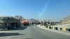 لاری های بار بری که اموال تجارتی را به افغانستان و پاکستان منتقل می کنند