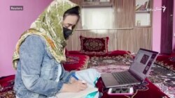 افغانستان کې یوشمېر نجونه انلاین تعلیم ترلاسه کوي