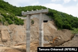 ერთ-ერთი ხიდის ნაწილი რიკოთის უღელტეხილზე, 2023 წლის მაისი