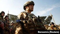 
Водночас, за його словами, українські війська там, де це можливо, застосовують тактику активної оборони