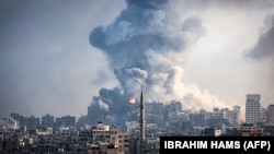 د اکتوبر پر ۱۲مه په غزه کې د اسراییلو تر بمبارۍ وروسته له ودانۍ لوګي خېژي. 