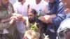 سرکاري کارکوونکو د تنخاګانو زیاتولو لپاره مظاهره کړې ده