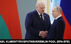 Президент России Владимир Путин (справа) и белорусский лидер Александр Лукашенко. Москва, 6 апреля 2023 года