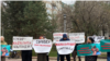 Родственники фигурантов «Кемпирабадского дела» на акции в Бишкеке, 17 марта 2023 г.