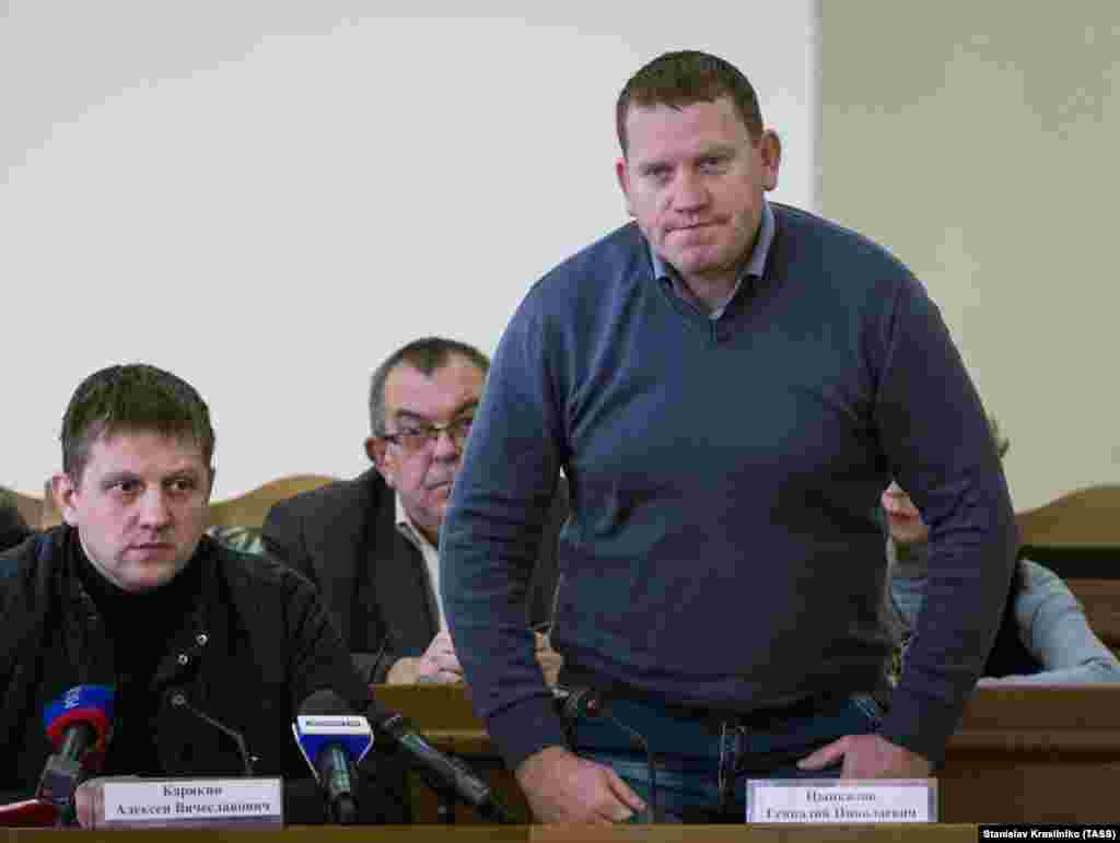 Геннадий Цыпкалов, 1973-2016. Цыпкалов родился в Ростовской области России. Переехал с семьей в Луганскую область Украины в советское время, работал на разных предприятиях, в том числе был водителем грузовика. Некоторое время он занимал пост главы сепаратистского образования «Луганская народная республика». Украинцы считали его одним из самых рациональных сепаратистов, умевших держать свое слово при заключении соглашений о прекращении огня. В сентябре 2016 года его задержали по обвинению в попытке государственного переворота и устранения сепаратистского руководства «ЛНР». Он умер в тюремной камере. Сепаратистские власти заявили, что Цыпкалов покончил с собой, осознав «глубину своих преступных действий»