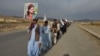 د پښتون ژغورنې غورځنګ پلویانو د نومبر له ۱۷مې له چمنه تر کوټې احتجاجي لاریون پیل کړی دی.