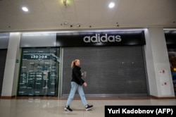 Закрытые магазины западных компаний. Москва, конец мая 2022 года.