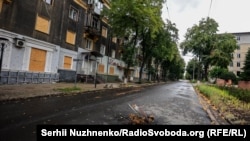 Порожні вулиці у місті Бахмут, Донецька область, 3 серпня 2022 року