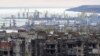 «Виселяють села, укріплюють мости, заводи, порти». Як окупанти готуються до оборони в захопленому Маріуполі?
