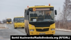 Крім того, 15 автобусів доїхали до блокпосту на в’їзді до Бердянська і завтра зранку мають бути подані до місця зборів для евакуації (фото ілюстраційне)