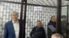 Атамбаев соттук отурумдарга мажбурлап алып келип жатышканын айтты 