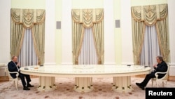 Президент Росії Володимир Путін (ліворуч) і Генеральний секретар ООН Антоніу Гутерріш під час зустрічі у Москві. Росія, 26 квітня 2022 року