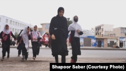 از زمان برگشت طالبان به قدرت در سال ۲۰۲۱ دروازه های مکاتب دخترانه بالاتر از صنف ششم بروی دانش آموزان مسدود شده و زنان و دختران نیز اجازه نمی یابند تا به نهاد های تحصیلات عالی بروند