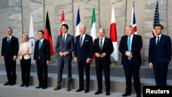 Генеральний секретар НАТО Єнс Столтенберг та лідери країн G7 у штаб-квартирі НАТО в Брюсселі після обговорення допомоги Україні у протидії агресії Росії. Бельгія, 24 березня 2022 року