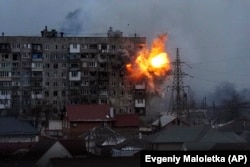 Житловий будинок в Маріуполі після обстрілу російських військових, 11 березня 2022 року. Фото Євгена Малолєтки