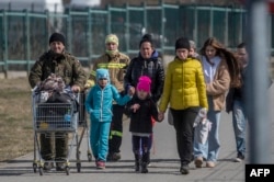 Українські біженці на кордоні з Польщею, 2022 рік