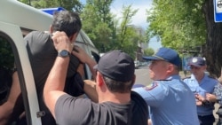 Задержание на митинге в Алматы. Май 2022 года