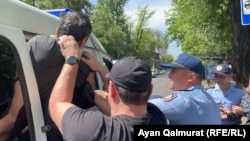 Задержание на митинге в Алматы. Май 2022 года