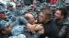 Сутички між протестувальниками та поліцією у центрі Єревана, Вірменія, 3 травня 2022 року