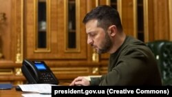 За словами Володимира Зеленського, розмова стосувалася оборонної співпраці та формули миру (фото ілюстраційне)