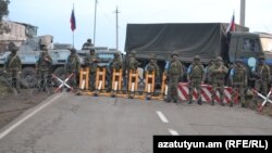 Азербайджанцы с 12 декабря 2022 года перекрыли Лачинский коридор. Российские миротворцы на закрытом участке коридора, 24 декабря 2022 г․