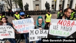 Під час акції біля парламенту України на підтримку мовного закону. Київ, 25 квітня 2019 року
