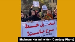 شماری از محصلین پوهنتون کابل در پیوند به اخراج حدود صد دانشجوی دختر از لیلیه این پوهنتون در کابل دست به اعتراض زدند.